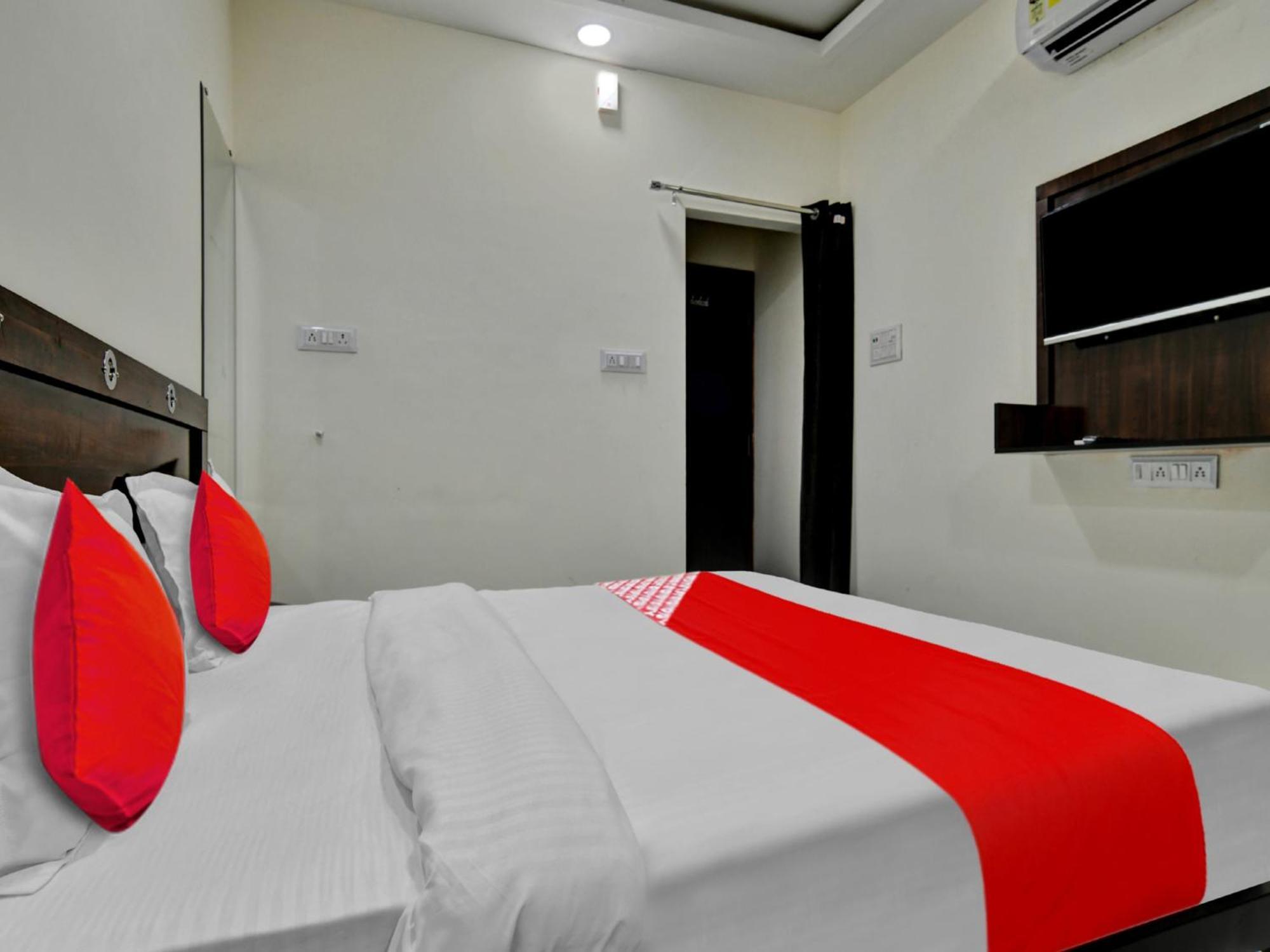 Oyo Hotel Dr Greens Indore Zewnętrze zdjęcie