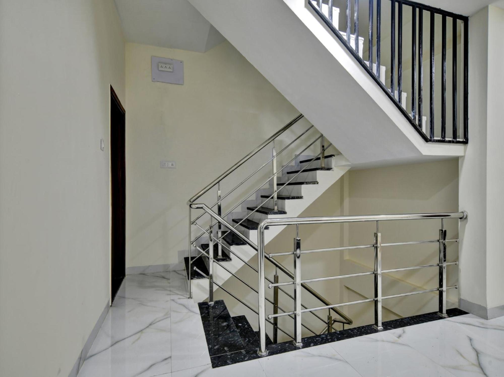 Oyo Hotel Dr Greens Indore Zewnętrze zdjęcie
