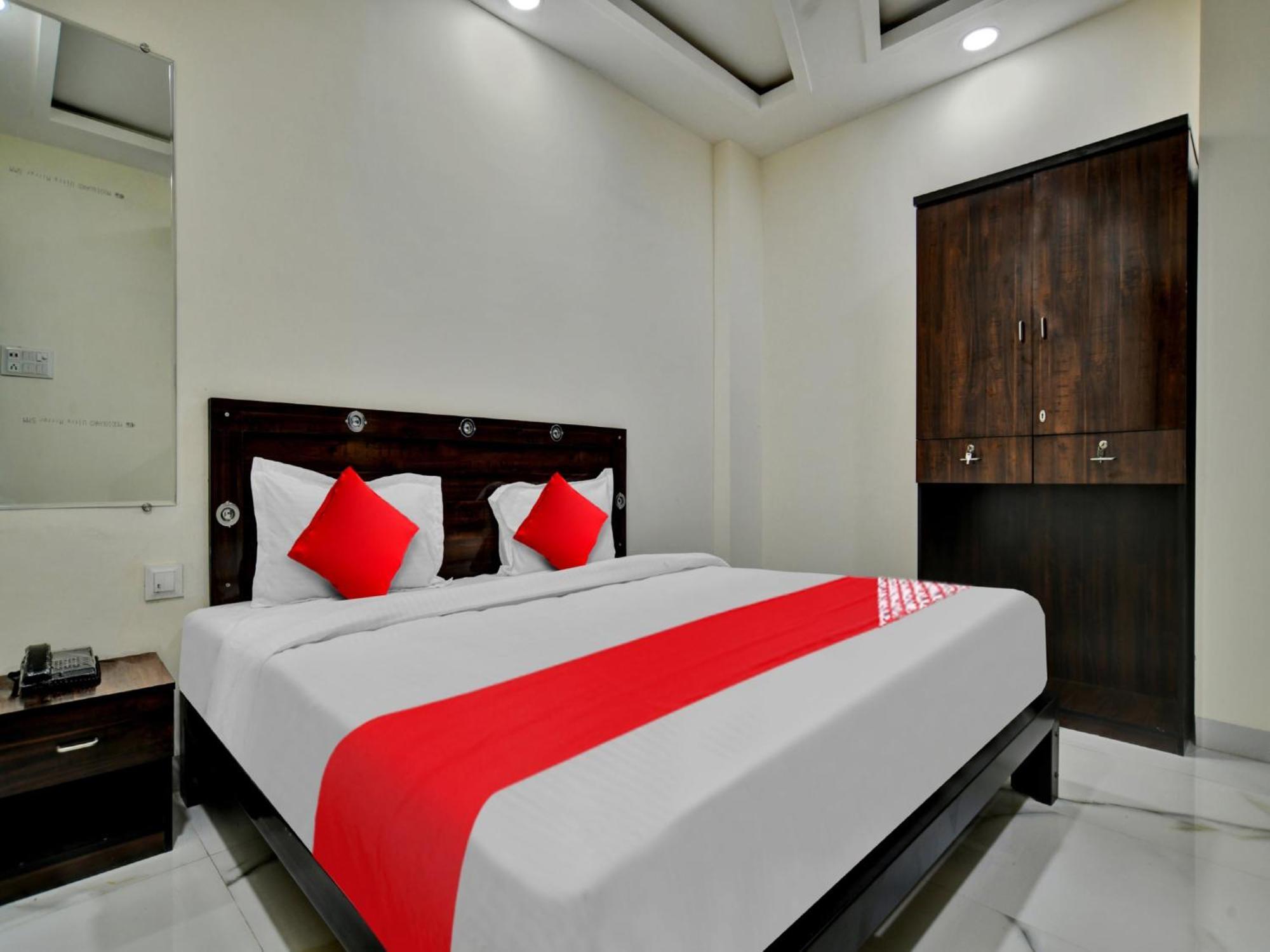 Oyo Hotel Dr Greens Indore Zewnętrze zdjęcie