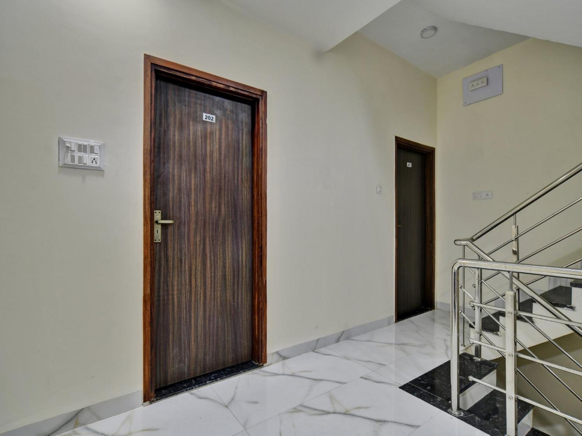Oyo Hotel Dr Greens Indore Zewnętrze zdjęcie